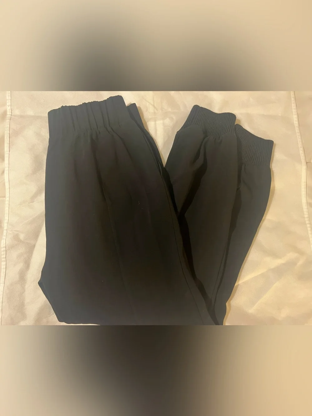 Cinq à Sept jogger Black Crepe Pants M High Rise ribbed Cuff Tapered pull on